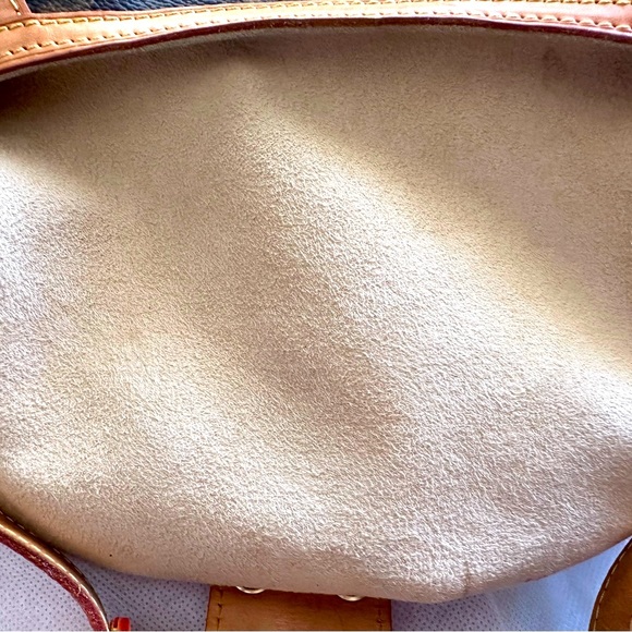 Louis Vuitton Monogram Canvas Leonor Limited Edition ruffled bag. - Picture 15 of 16